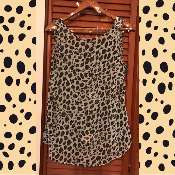 Animal print sleeveless blouse w zip pocket - Picture 5 of 8